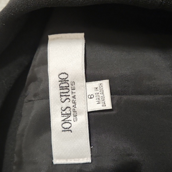 Blazer - Picture 3 of 4